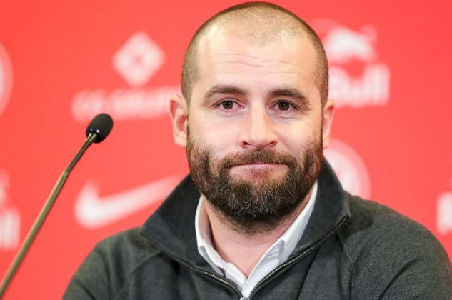 边后卫内收 边后卫内收