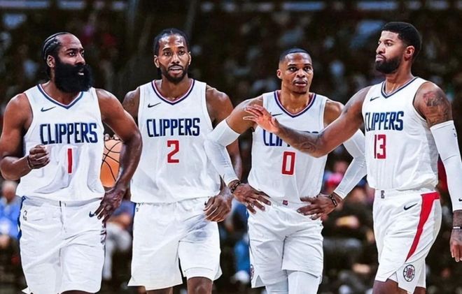 当众人把目 当众人把目